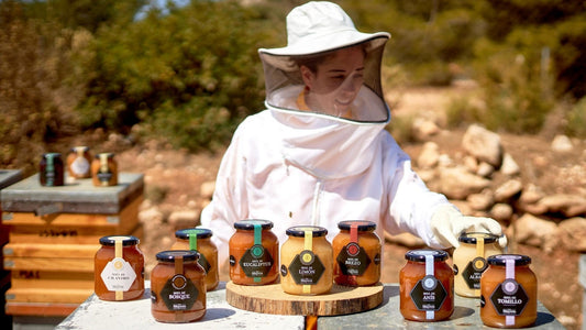 ¿El color de la miel natural define su sabor?